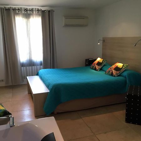 Le Vieux Bistrot Otel Cabrières-dʼAvignon Dış mekan fotoğraf