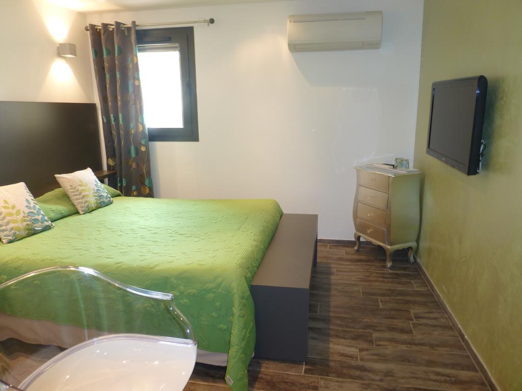 Le Vieux Bistrot Otel Cabrières-dʼAvignon Dış mekan fotoğraf