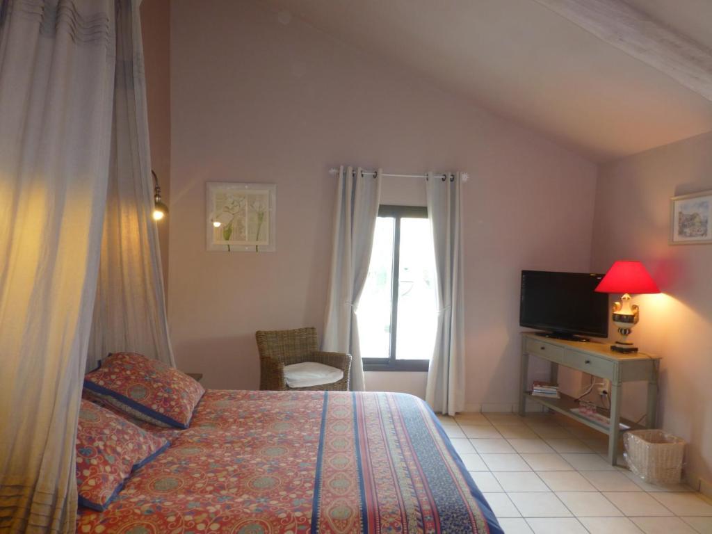 Le Vieux Bistrot Otel Cabrières-dʼAvignon Oda fotoğraf