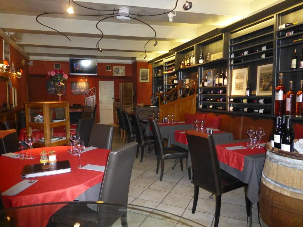 Le Vieux Bistrot Otel Cabrières-dʼAvignon Dış mekan fotoğraf