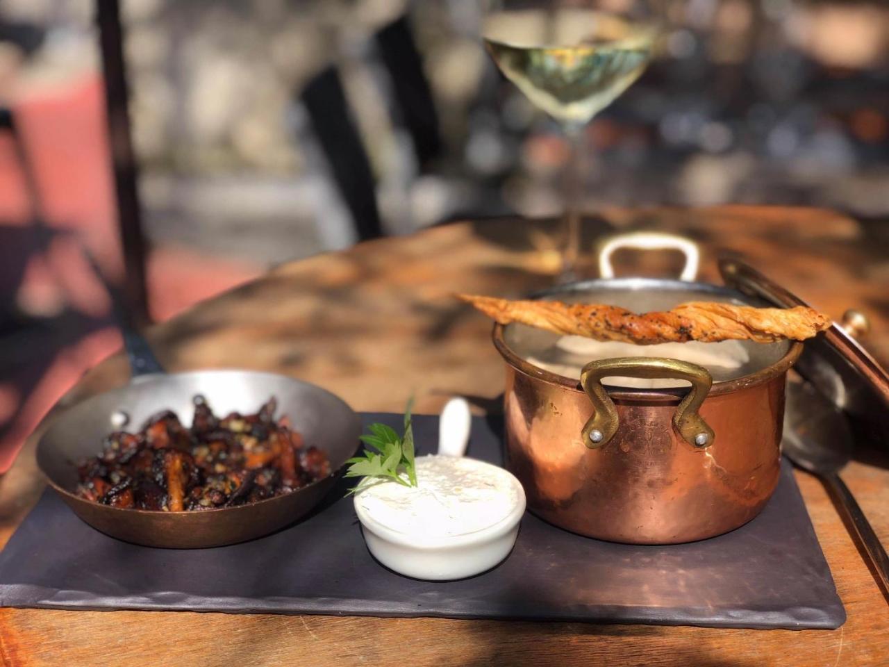 Le Vieux Bistrot Otel Cabrières-dʼAvignon Dış mekan fotoğraf