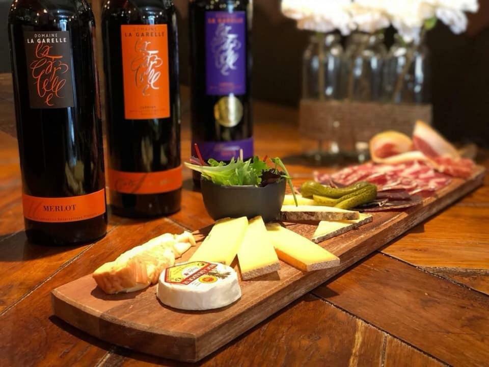 Le Vieux Bistrot Otel Cabrières-dʼAvignon Dış mekan fotoğraf