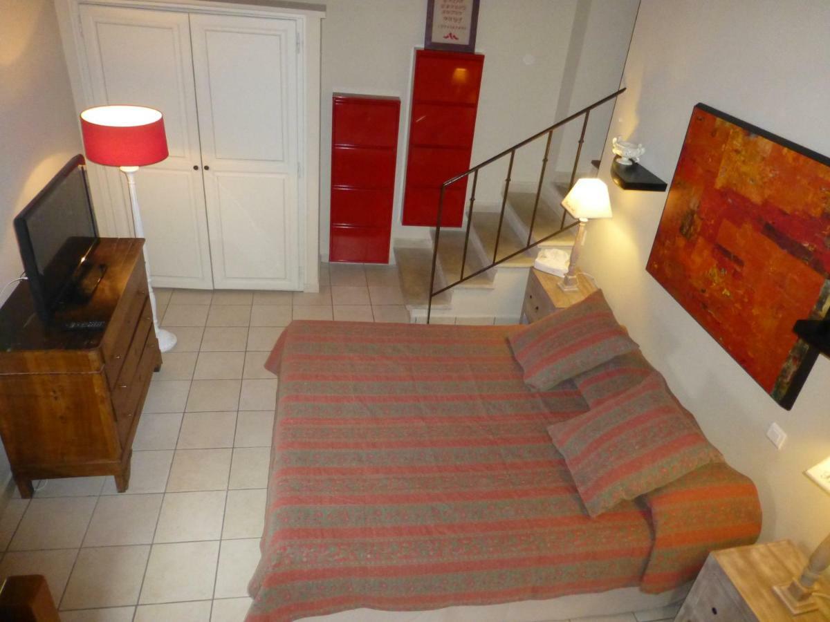Le Vieux Bistrot Otel Cabrières-dʼAvignon Dış mekan fotoğraf
