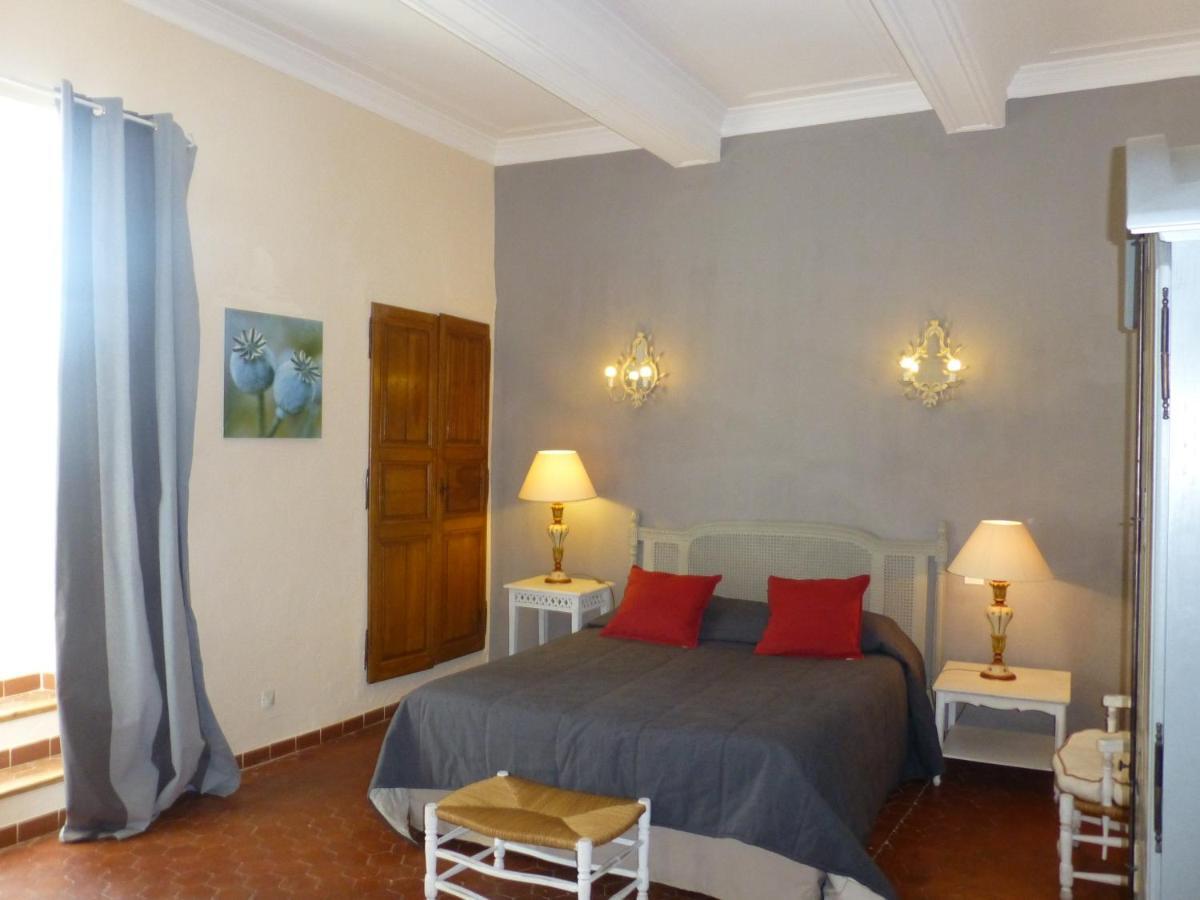 Le Vieux Bistrot Otel Cabrières-dʼAvignon Oda fotoğraf