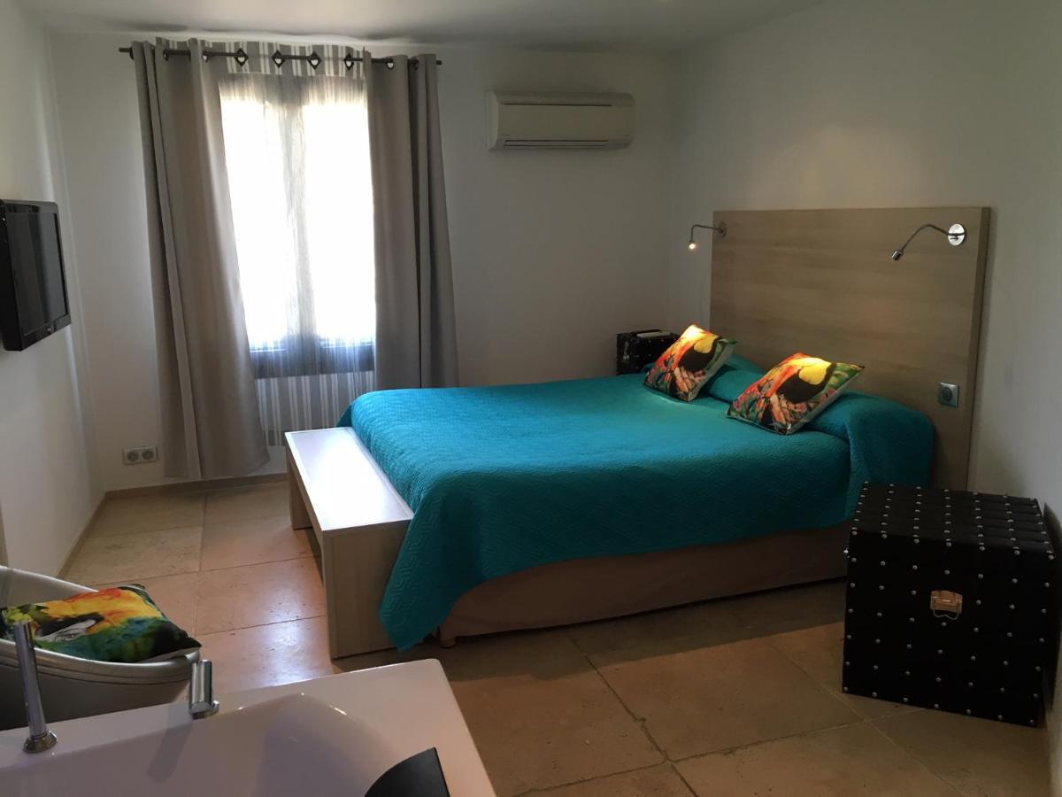 Le Vieux Bistrot Otel Cabrières-dʼAvignon Dış mekan fotoğraf